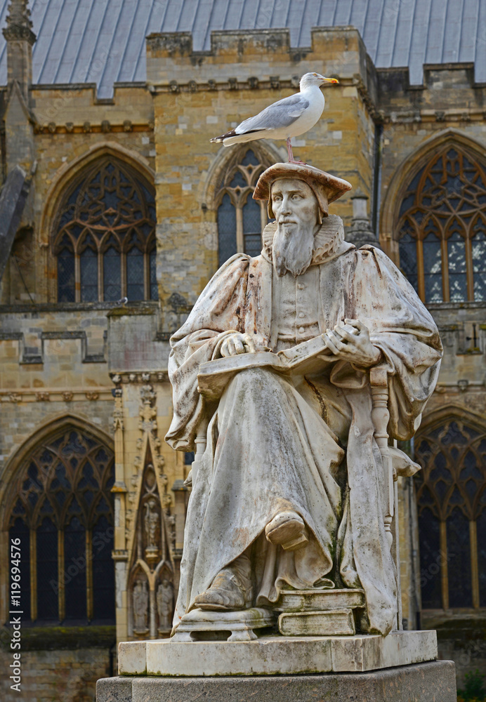 Exeter, Statue des Theologen Richard Hooker / Devon, Südengland