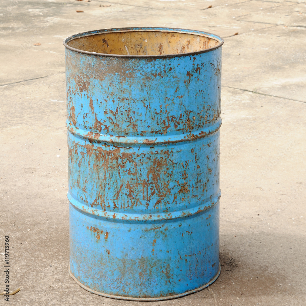 Fototapeta premium Single used and old oil tank