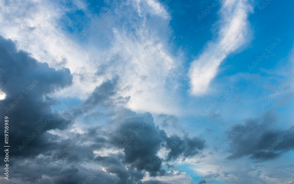 Obraz premium colorful dramatic sky with cloud at sunset