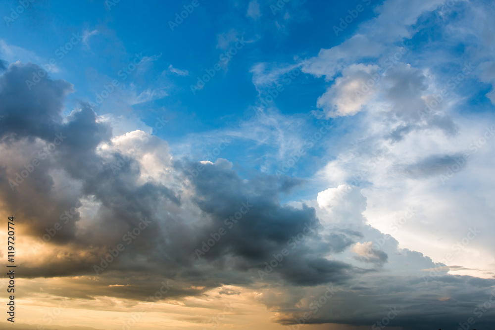 Obraz premium colorful dramatic sky with cloud at sunset