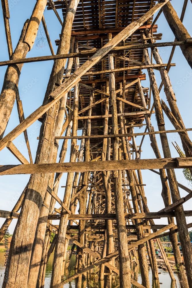 Obraz premium Wooden bridge (Mon Bridge) in Sangkhlaburi District, Kanchanabur