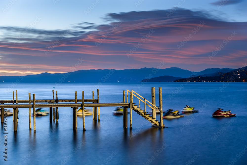 Fototapeta premium Atardecer en Lake Tahoe
