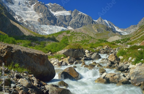 Mountains stream © jacf5244