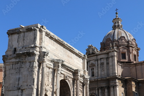 Arc de Septime Severe et église Santi Luca e Martina à Rome