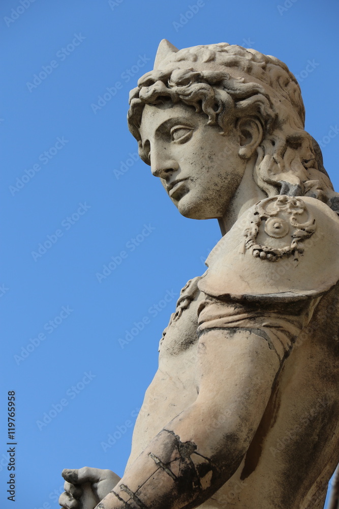 Statue de Saint Michel au Château Saint-Ange à Rome