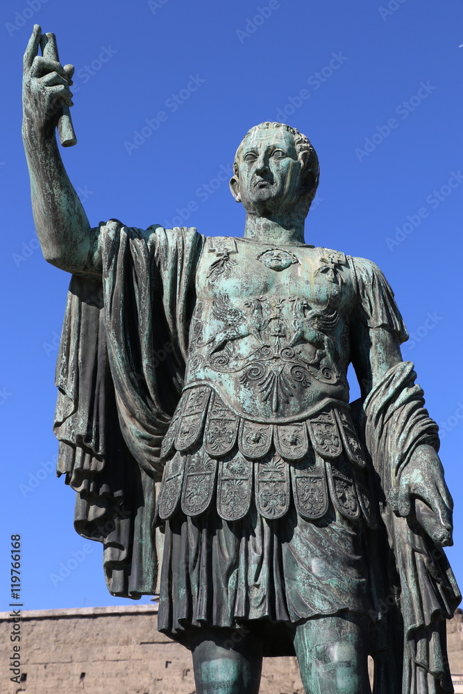 Statue d'empereur à Rome