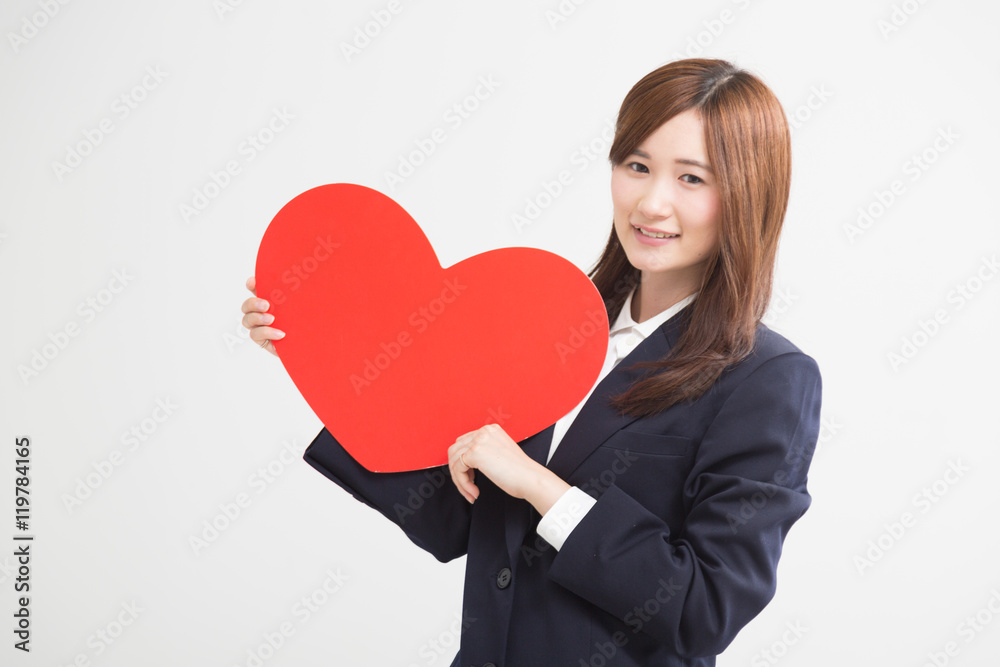 ハートを持つスーツの女性 ハートを持つスーツの女性