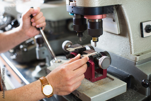 Professional diligent key cutter making door keys copies