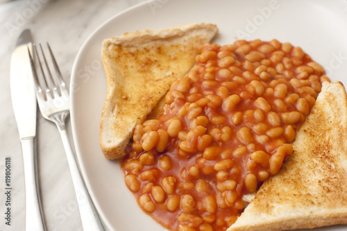 Healthy snack of baked beans and toast