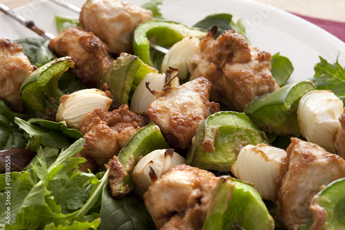 Grilled chicken skewers with green pepper