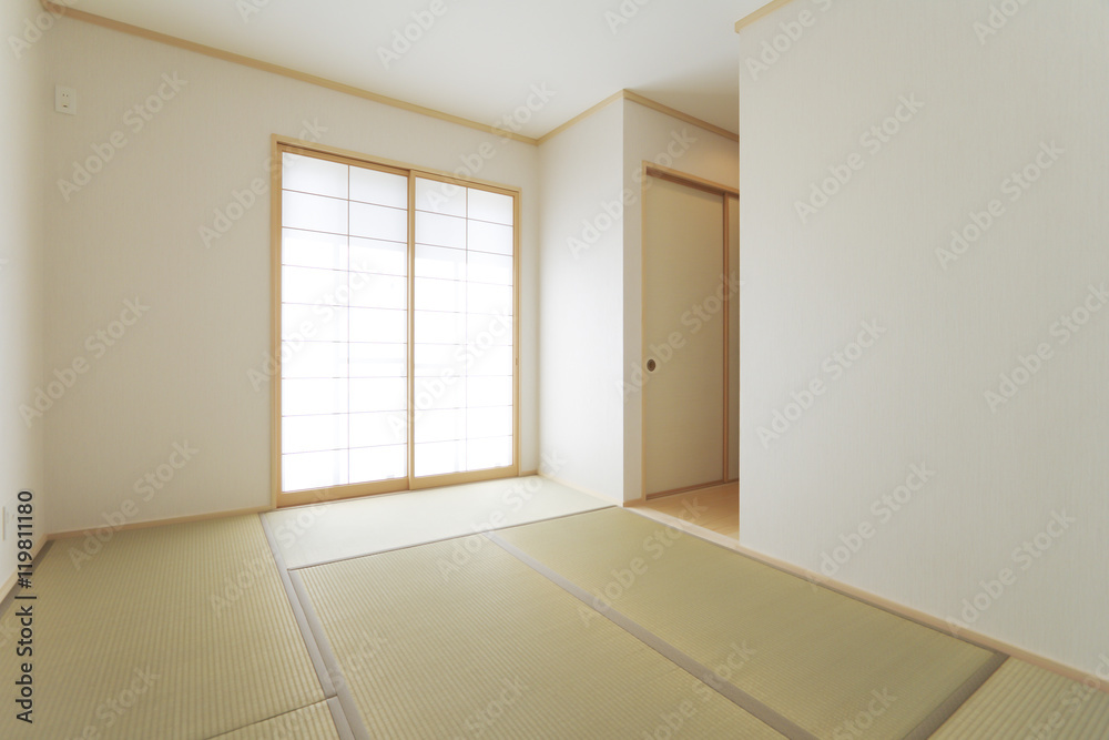 Fototapeta premium 住宅 和室 畳6帖 障子 自然光 廊下に押入があるプラン シンプル家具なし施工例
