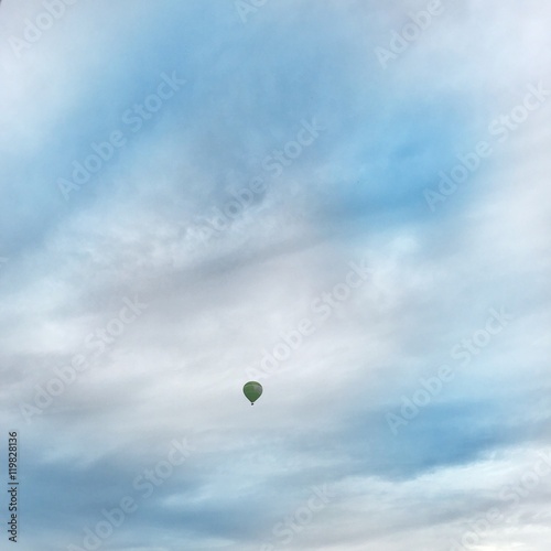 Im Heißluftballon über der Erde schweben