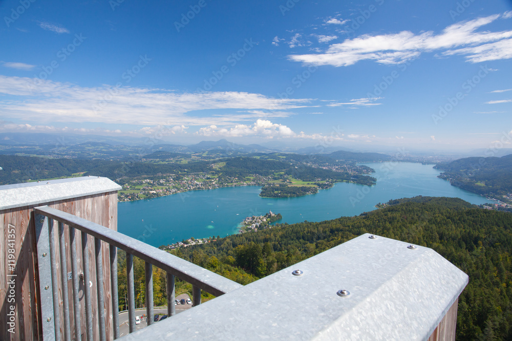 Obraz premium Pyramidenkogel, view of the Lake Worthersee, Carinthia, Austria