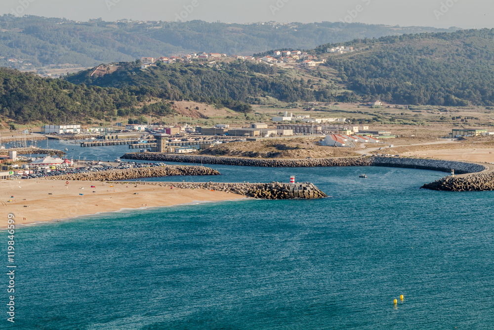 Vista do Porto de Abrigo da Nazaré Portugal