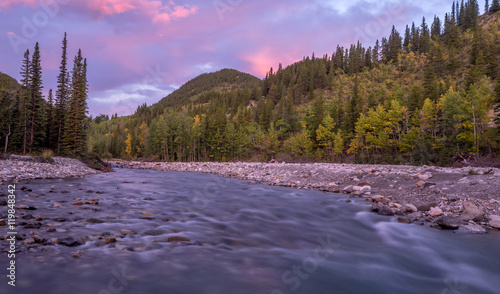 Sunrise view of elbow river and valley in kananaskis country, alberta, canada