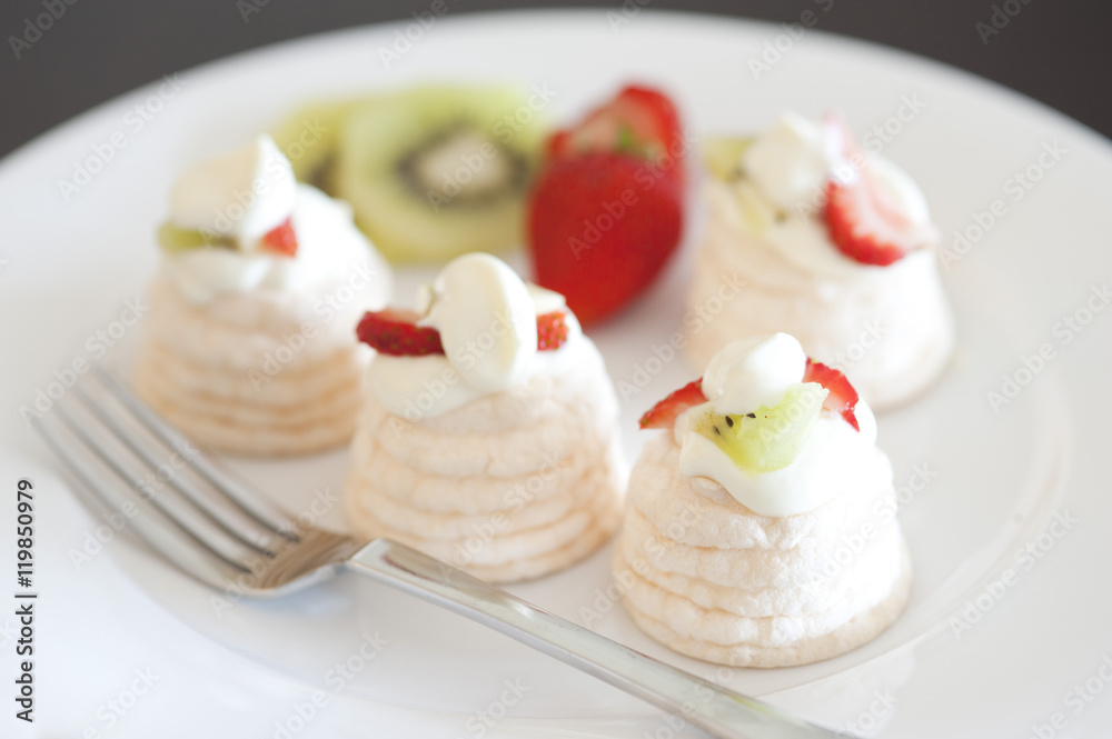 Mini pavlova desserts