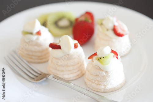 Mini pavlova desserts