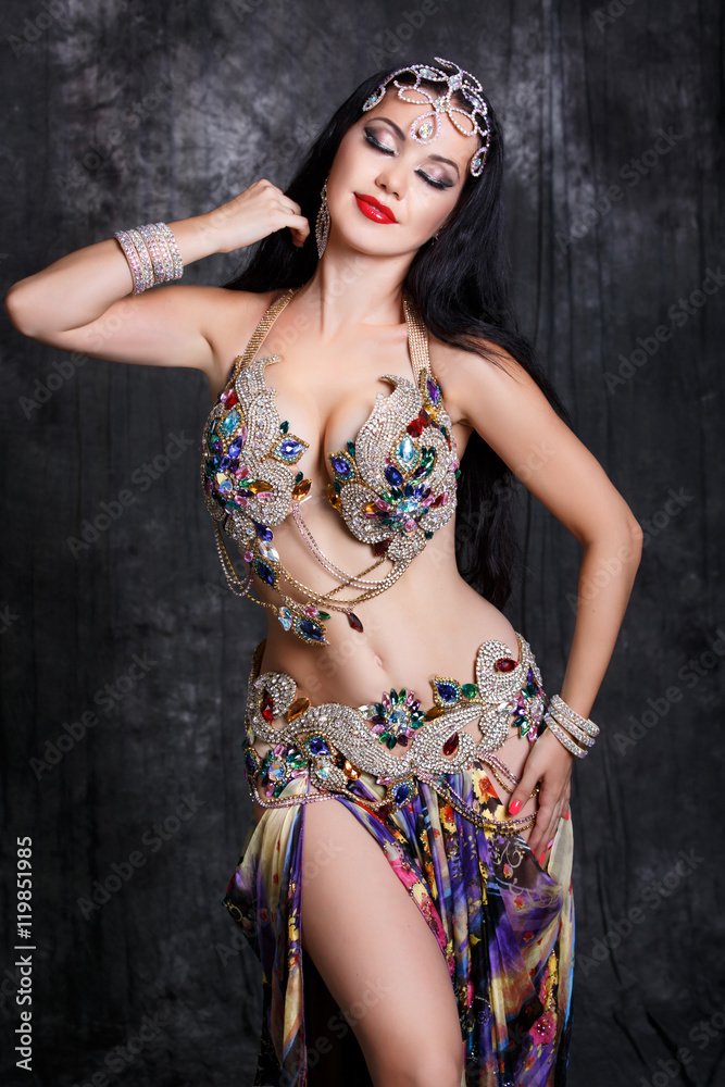 Fototapeta premium Beautiful bellydancer woman belly dance