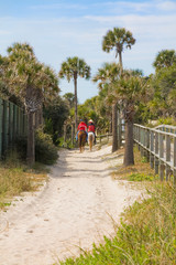 Sierkussen Paardrijden Twee amazones op strand Florida  © Diane Macdonald