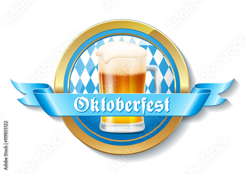 Oktoberfest Emblem mit Bier, Banner und weiß-blauem Hintergrund