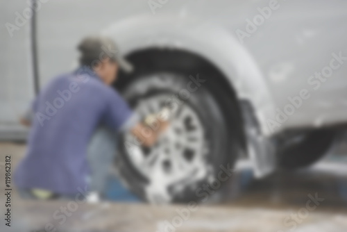 Focus blur head bite injects pressurized water in a car wash