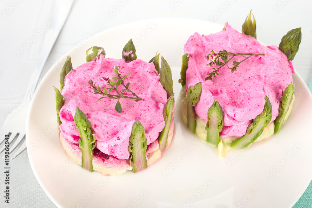 Rote- Bete Charlotte mit grünem Spargel Rote- Bete Charlotte mit grünem Spargel