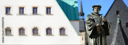 Denkmal Martin Luthers auf dem Marktplatz von Eisleben, Germany