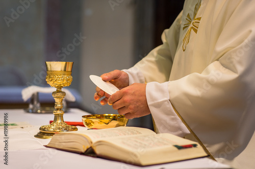 Fototapeta Priest during a wedding ceremony/nuptial mass