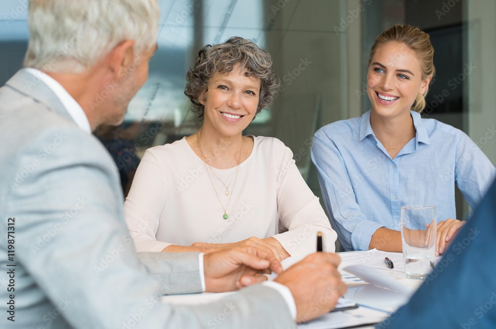 Obraz premium Senior businesswoman in a metting