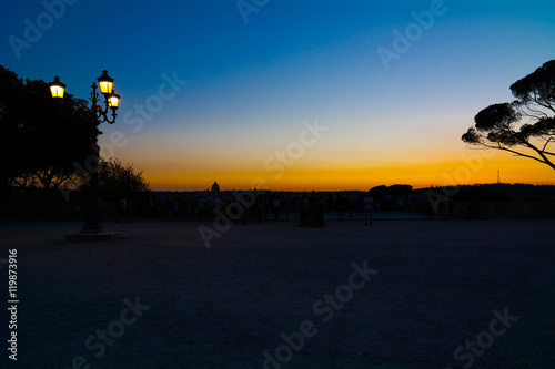 panorama di Roma al tramonto dalla terrazza di Villa Borghese