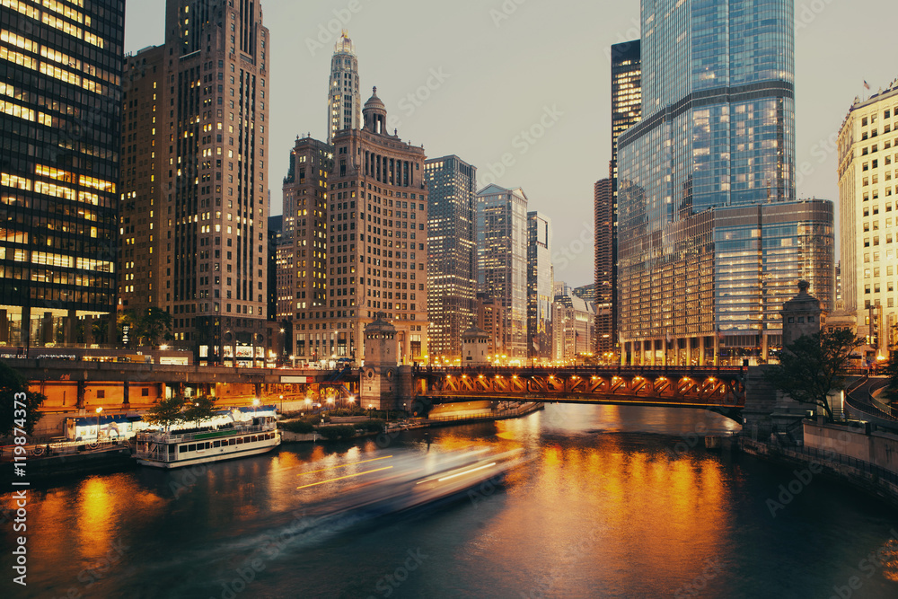 Obraz premium Most DuSable o zmierzchu, Chicago.