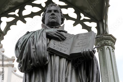 Eine Martin Luther Statue