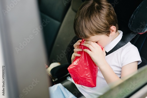 Obraz na płótnie Seven years old child vomiting in car w salonie