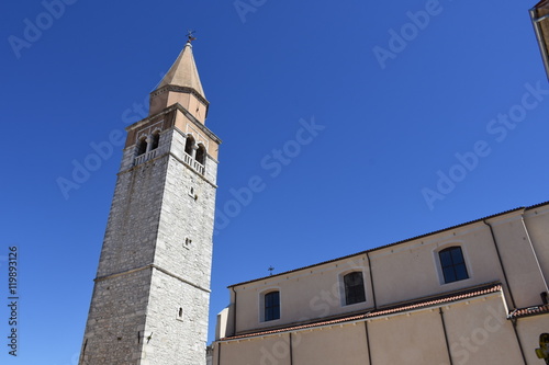 Umag, Kirche, Campanile, Kirchturm, Glockenturm, Kirchenschiff, Gotteshaus, Tor photo