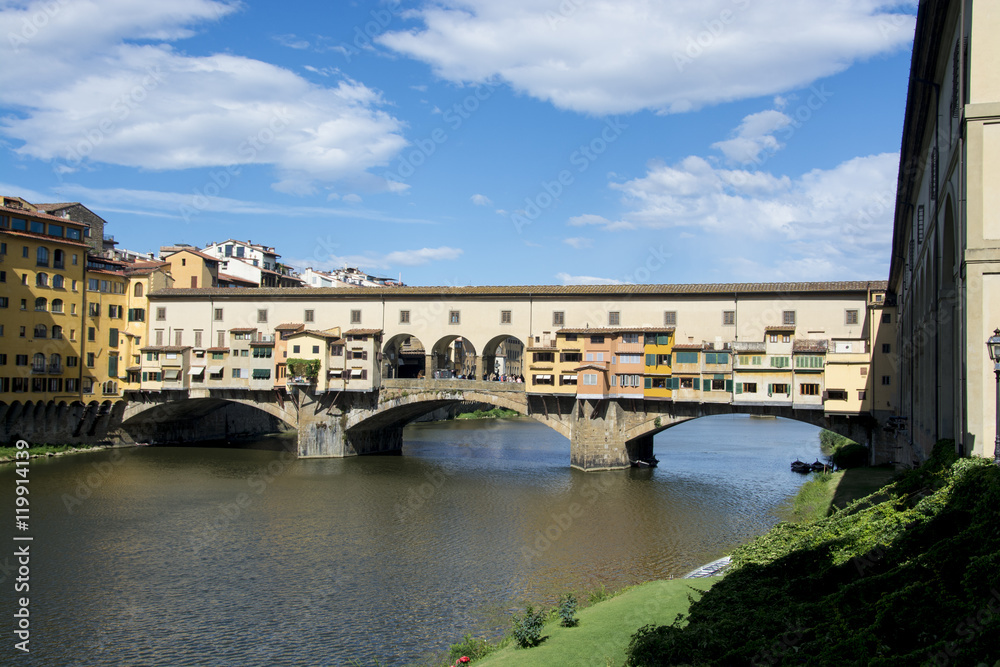 Puente sobre rio Arno, Florencia, italia