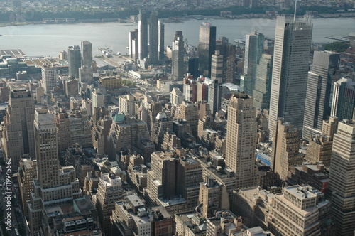 Schauen und genie  en. Eintauchen in das H  usermeer. Blick vom Empire State Building.