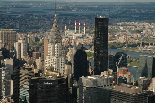 Schauen und genie  en. Eintauchen in das H  usermeer. Blick vom Empire State Building.