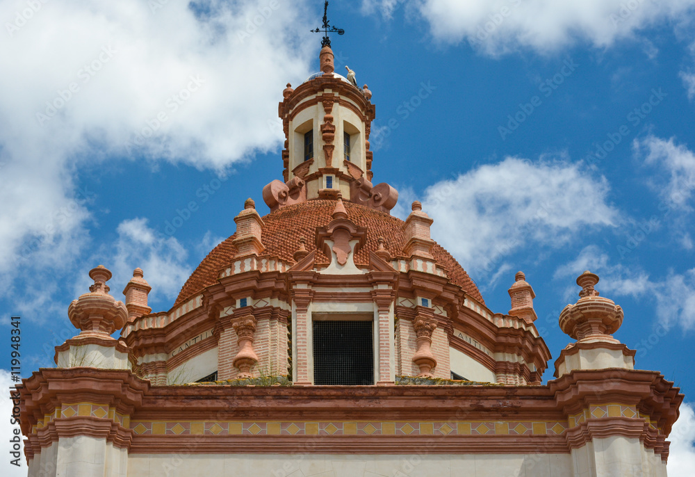 Cúpula de la Iglesia de San Pedro en Peñaflor, Sevilla, Andalucía, España