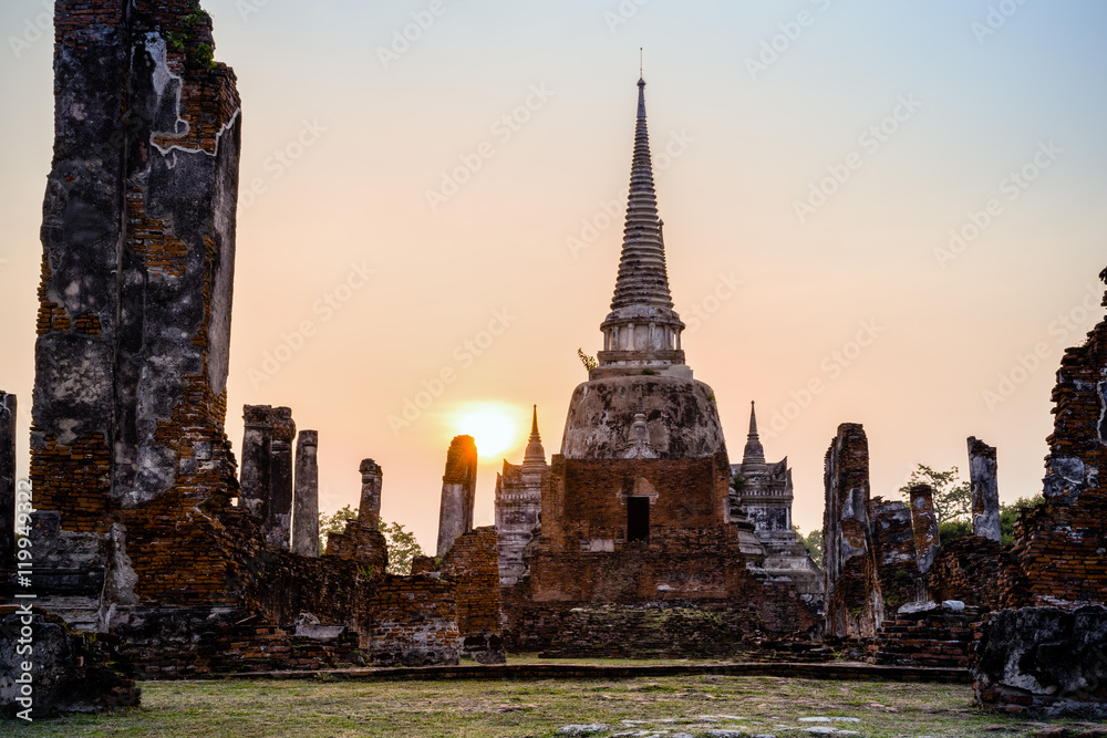 Fototapeta premium Ruins and pagoda ancient architecture of Wat Phra Si Sanphet old temple famous attractions during sunset at Phra Nakhon Si Ayutthaya Historical Park in Ayutthaya Province, Thailand