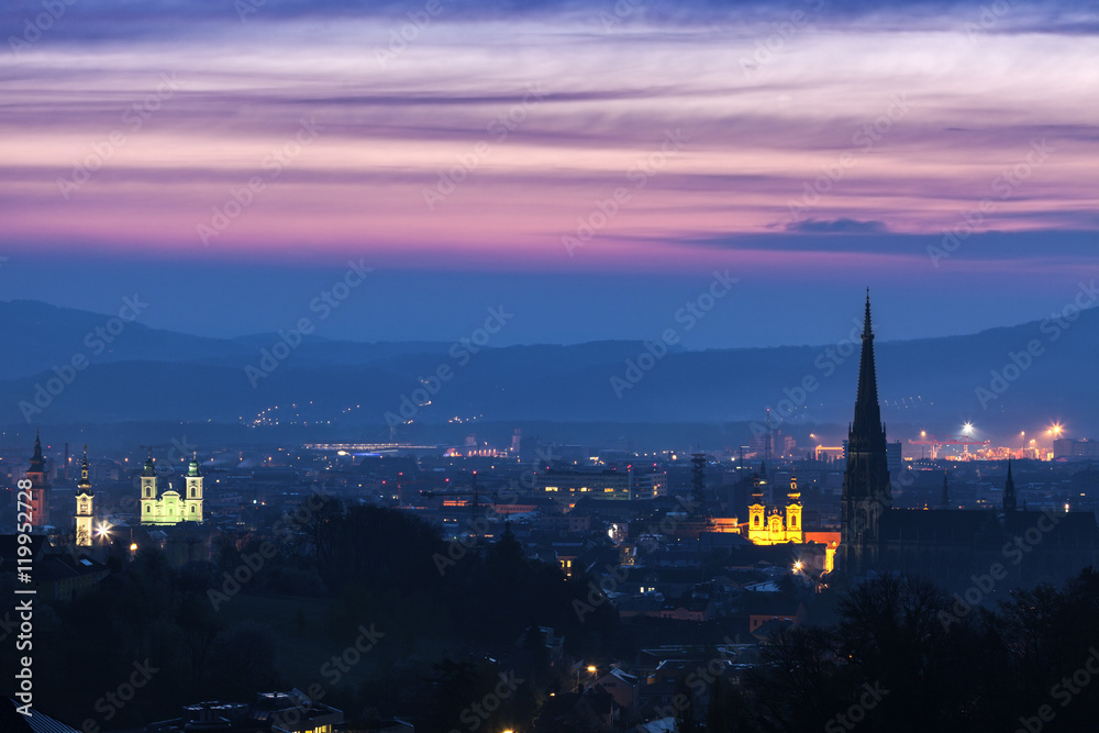Fototapeta premium Linz panorama at sunrise