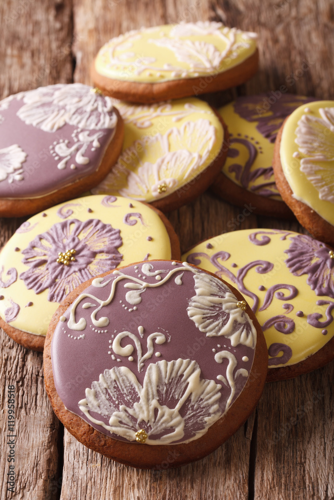 Round gingerbread cookies with icing flower close-up. vertical
Round gingerbread cookies with icing flower close-up. vertical