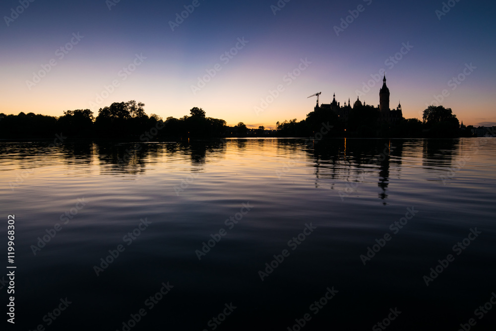 Schloss in Schwerin im Abendlicht, Mecklenburg-Vorpommern in Deutschland