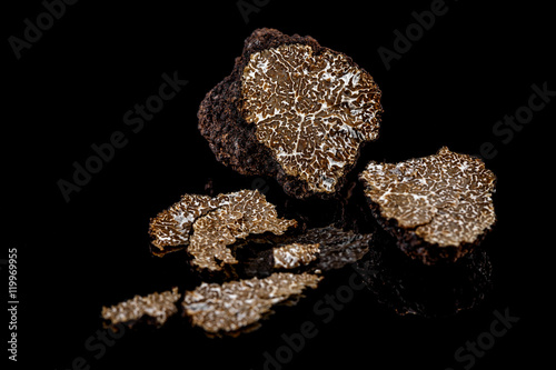 Black truffles slices