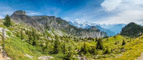 Panorama-Aufnahme mit Blick auf Eiger, Mönch und Jungfrau von der Schynige Platte