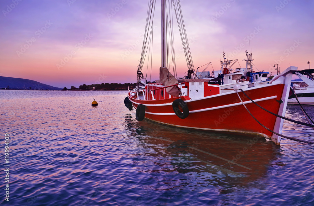 Obraz premium sunset boats at Eretria Euboea Greece - pink sunset background