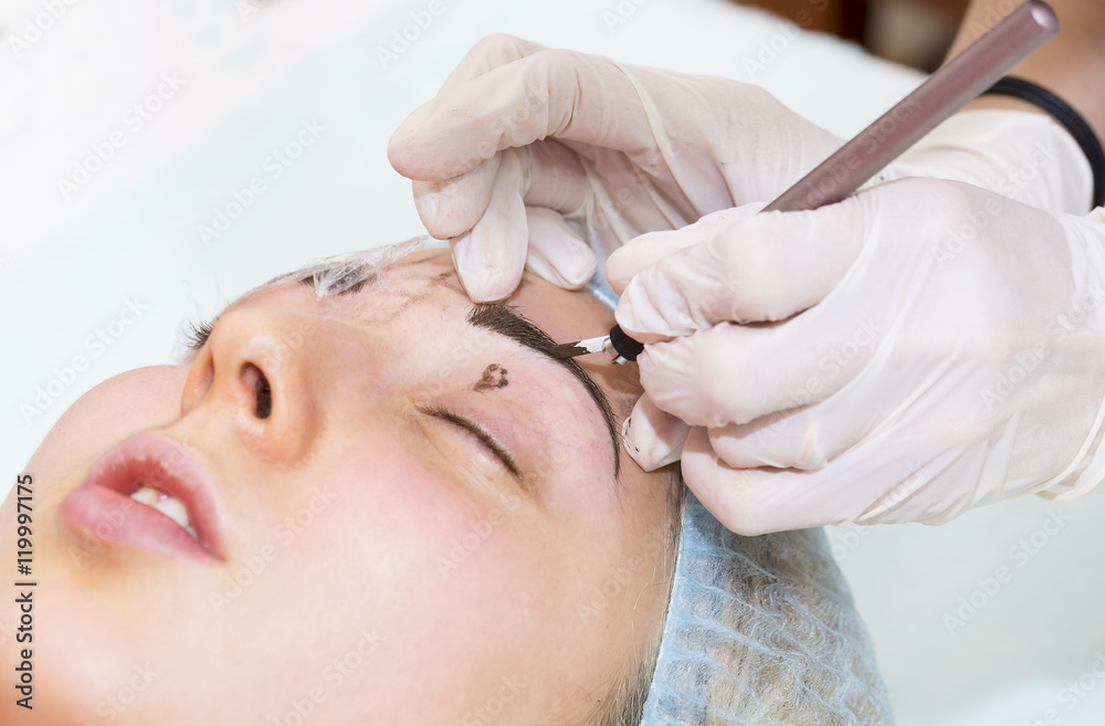 Mikrobleyding eyebrows workflow in a beauty salon