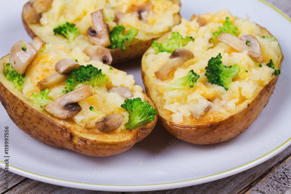 Broccoli, Cheese and Mushroom Chowder Potato Broccoli, Cheese and Mushroom Chowder Potato