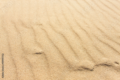 piasek z falami - tekstury piasku na plaży