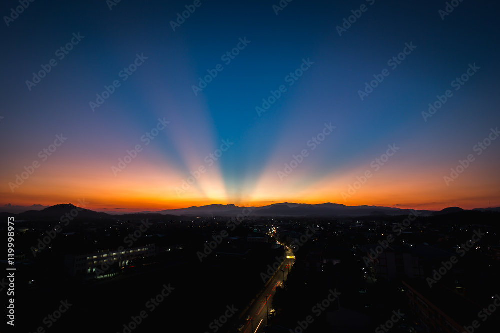 Fototapeta premium Light ray sunset on mountain