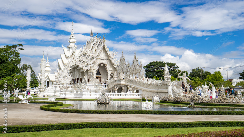 Φωτογραφία Wat Rong Khun is thai temple has identity style of art,famous landmark in Chiang
